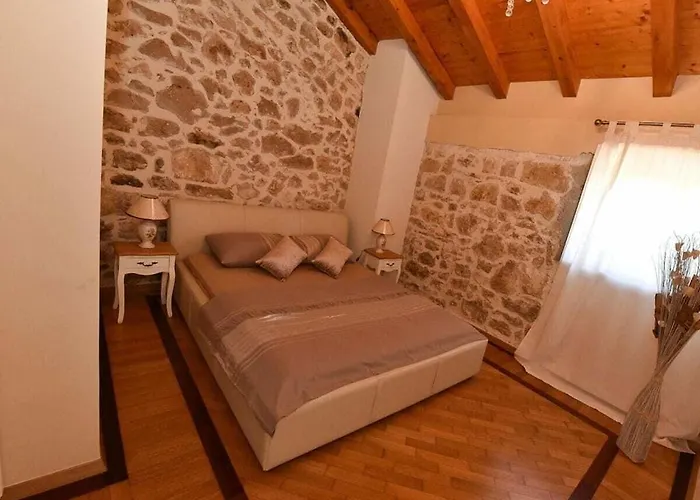 Stone Anita With Pool Villa