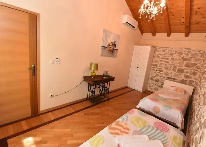 Stone Anita With Pool Villa