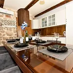 Stone Anita With Pool Villa