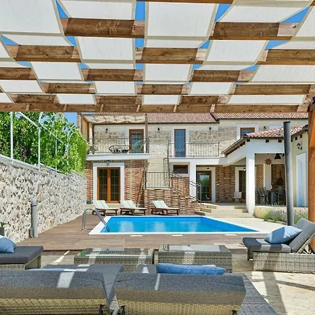 Stone Anita With Pool * Galovac