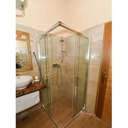 ヴィラ Stone Anita With Pool