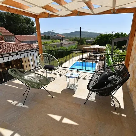 ヴィラ Stone Anita With Pool