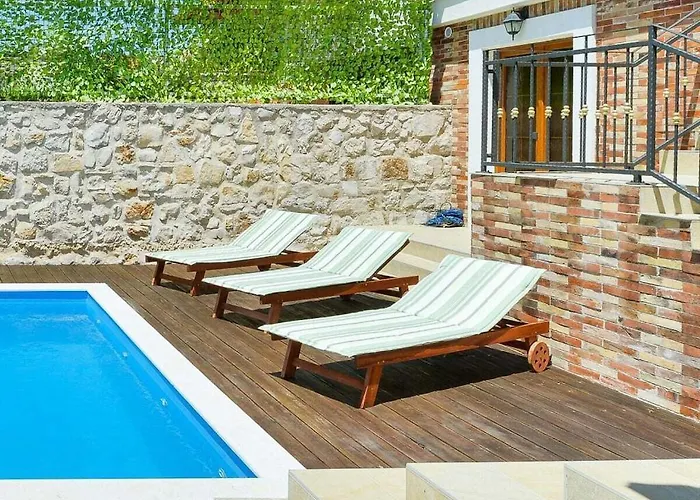 Stone Anita With Pool *